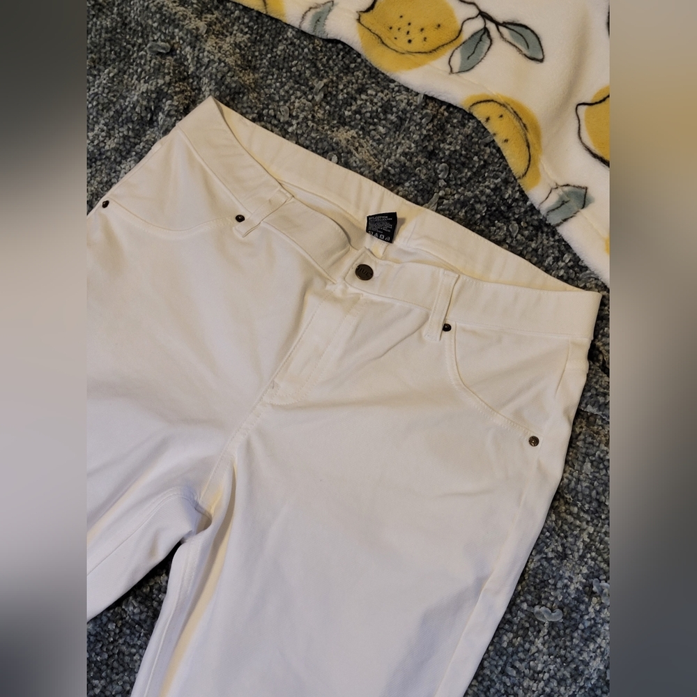 HUE White Denim Leggings